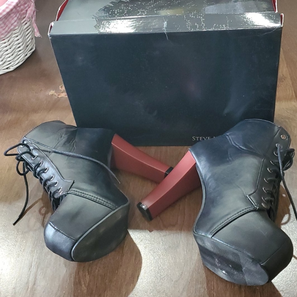 Designer boots/booties - Picture 2 of 3